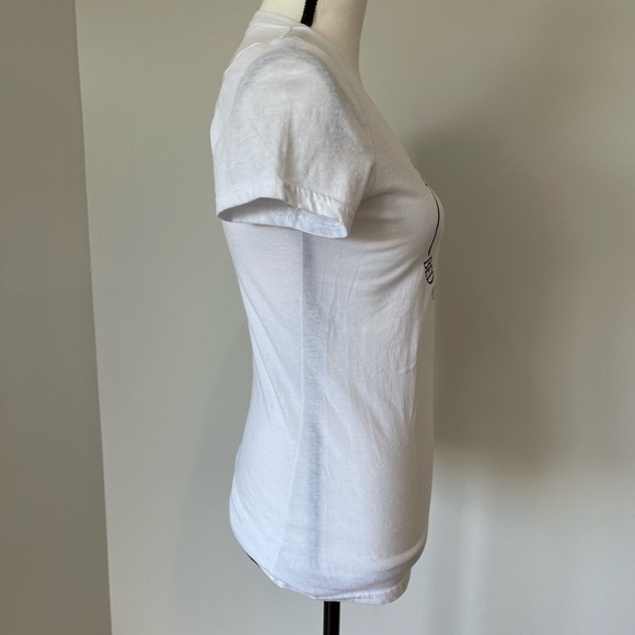 The Office Schrutte farms bed and breakfast tee shirt in a size medium TV - Picture 11 of 13